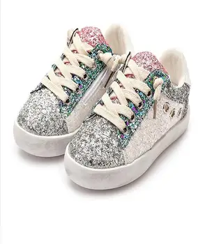 Маленькие белые туфельки для девочек 2023 Four Seasons New Youth Для мальчиков, спортивная обувь с разноцветными блестками, одиночная повседневная обувь для настила